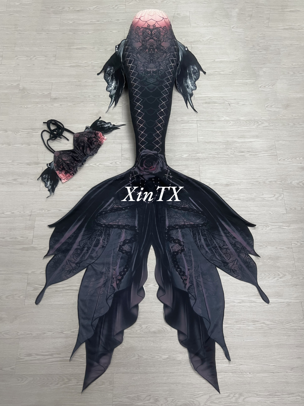 Mermaid Tail Dark Gothic Style - Aquarium & Marine Museum Universiti Malaysia Sabah Kota Kinabalu Sabah Reviews reseña y precio